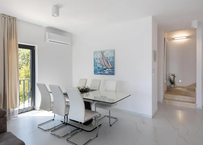 فيلة Danny كومارنا